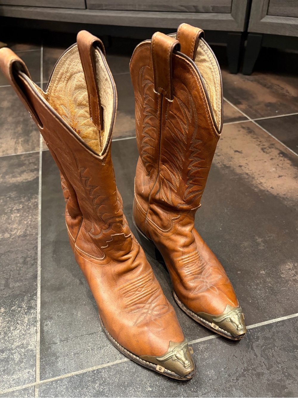 Justin Boots brown boot with Longhorn steel toe - 6.5